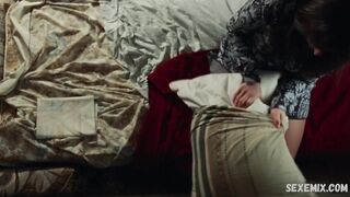 Evelyne Brochu, Anne-Elisabeth Bosse sexy, scene in La femme de mon frere