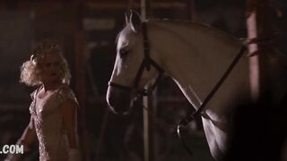 Reese Witherspoon in bikini, scena in Water for Elephants