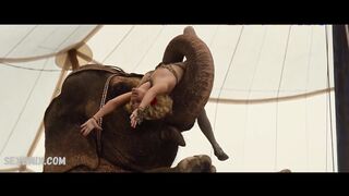 Reese Witherspoon in bikini, scena in Water for Elephants