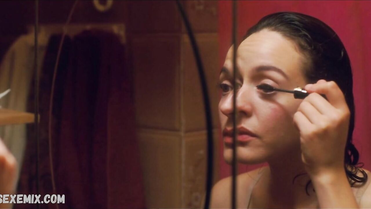 Monia Chokri Brüste, Szene in Heartbeats (Les amours imaginaires) 2010