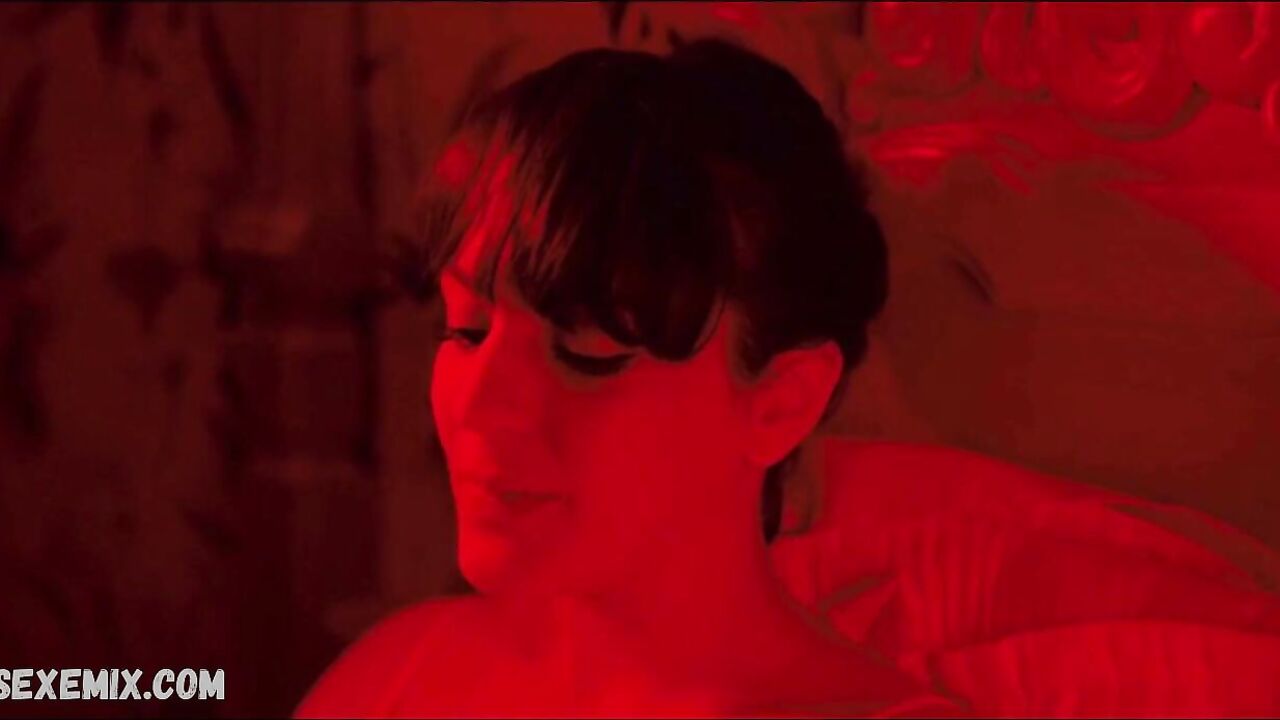 Monia Chokri Brüste, Szene in Heartbeats (Les amours imaginaires) 2010