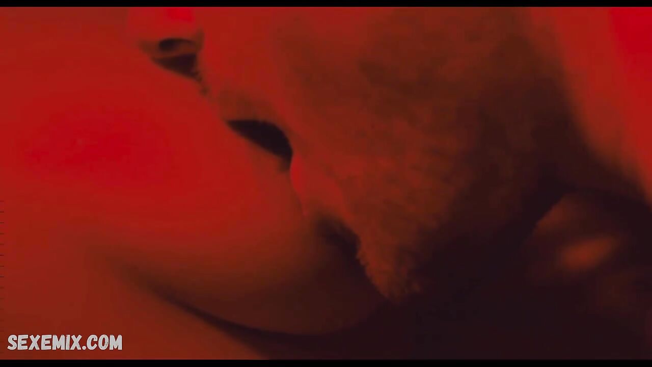 Monia Chokri Brüste, Szene in Heartbeats (Les amours imaginaires) 2010