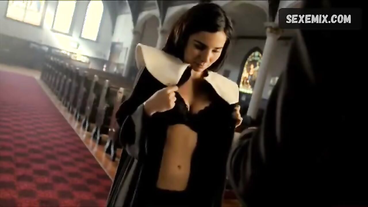 Martha Higareda sexy Nonne, Szene in Smokin' Aces 2: Assassins' Ball