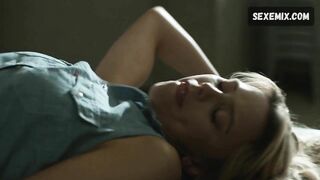 Riley Voelkel sexy, Escena en Hightown