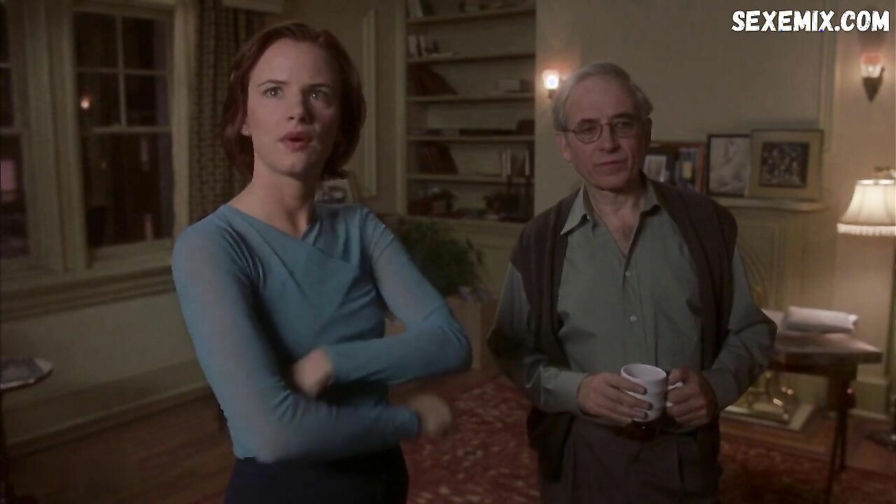 Juliette Lewis sexy, scene in The 4th Floor (1999)