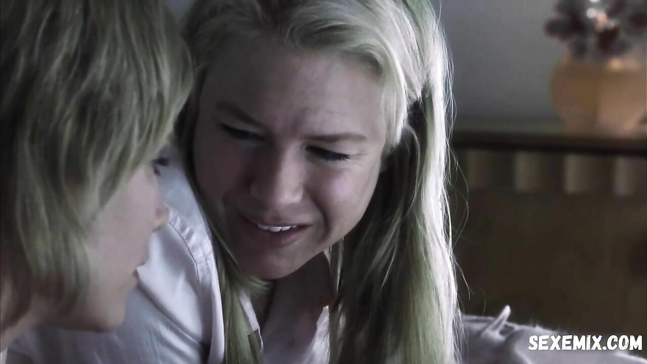 Alison Lohman, Renee Zellweger, Robin Wright, Liz Stauber sexy, scene in White Oleander (2002)