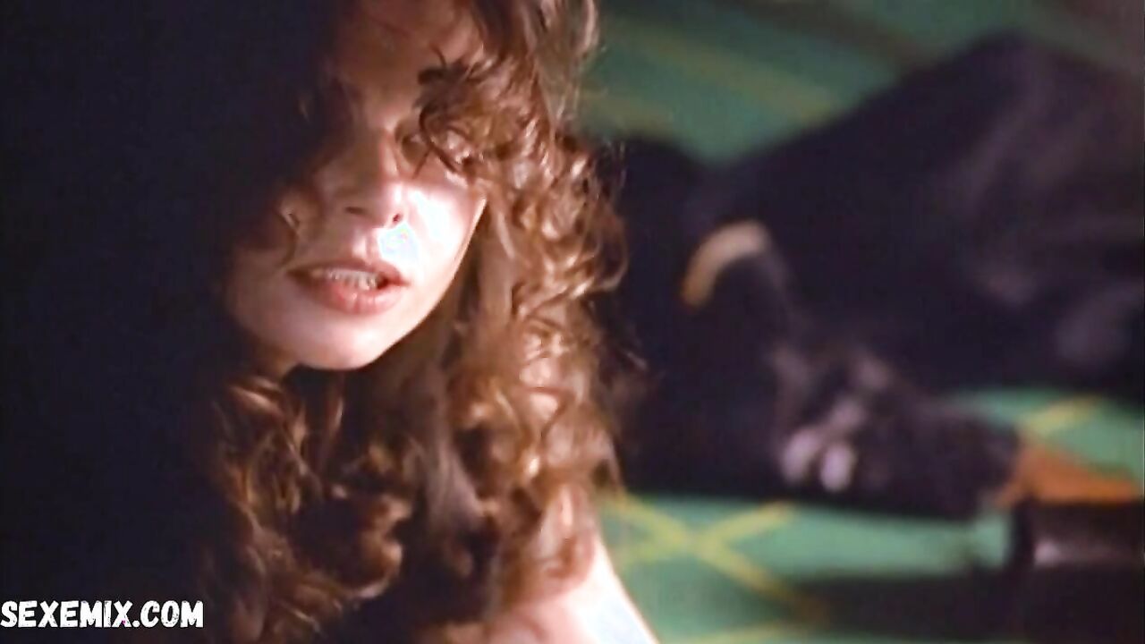 Polly Walker sexy, Szene in The Gambler (1997)