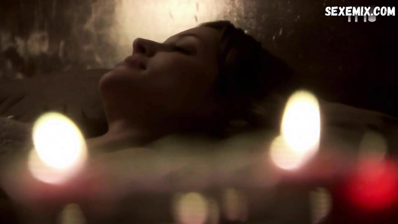 Wet Emmanuelle Vaugier sexy, scene in A Trace of Danger (2010)