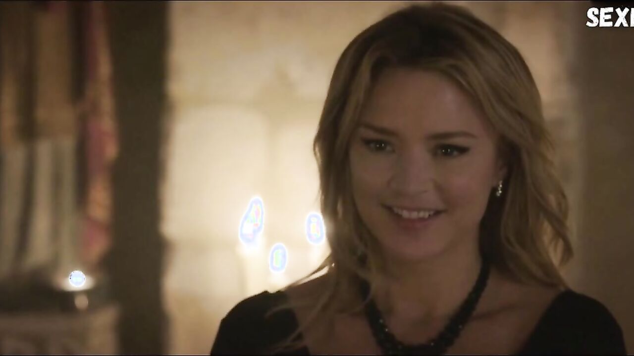 Virginie Efira sexy, scene in En attendant Bojangles (2021)