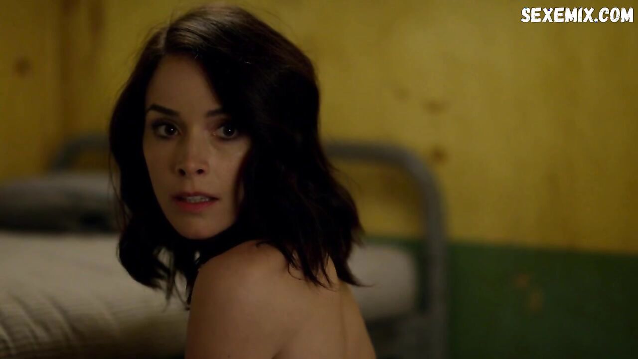 Abigail Spencer sexy, scene in Timeless s01e01 (2016)