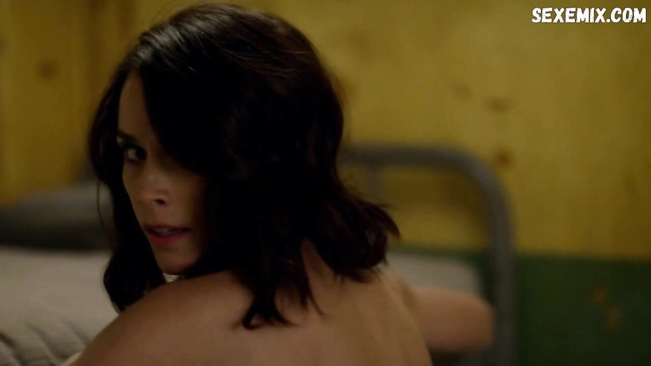 Abigail Spencer sexy, scene in Timeless s01e01 (2016)