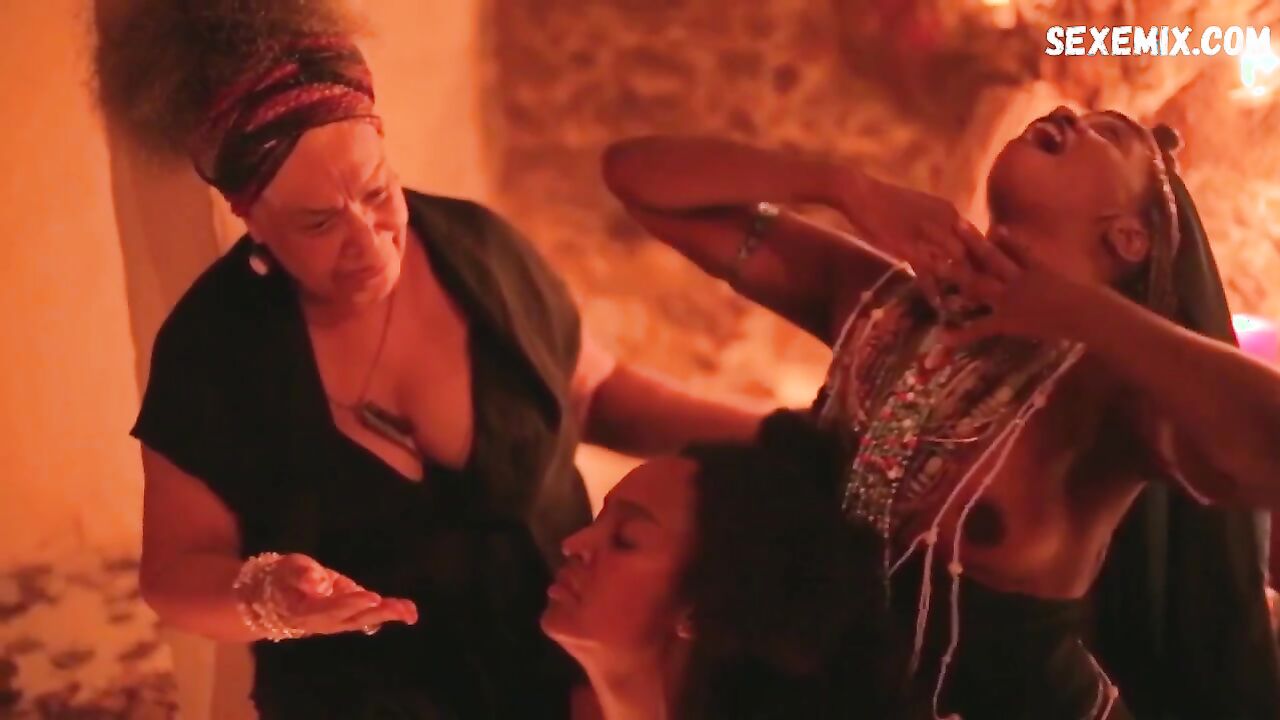 Helo Viana, Valeria Mona sexy, scene in O Segredo da Leoa (2019)