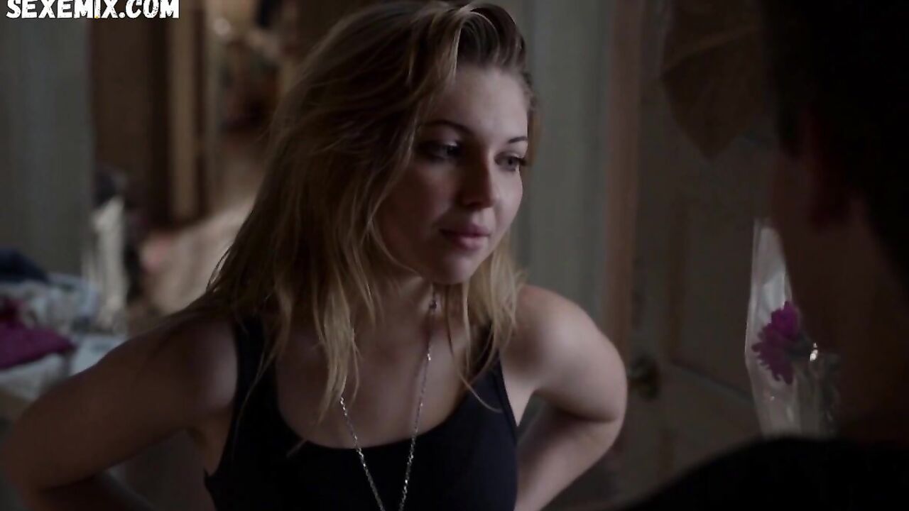 Sammi Hanratty hot, butt scene in Shameless s08e12 (2018)