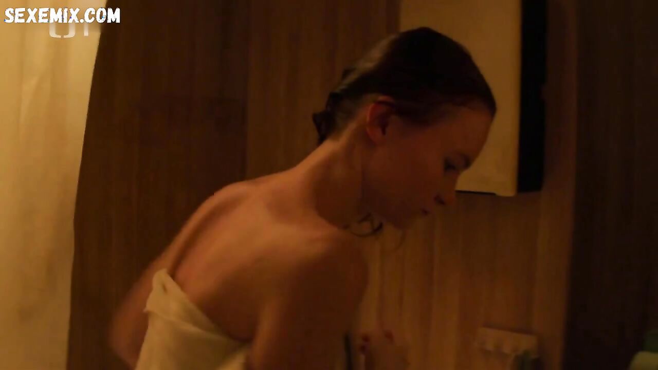 Pavlovova Maria in shower, scene in Redl s01e01 (2018)