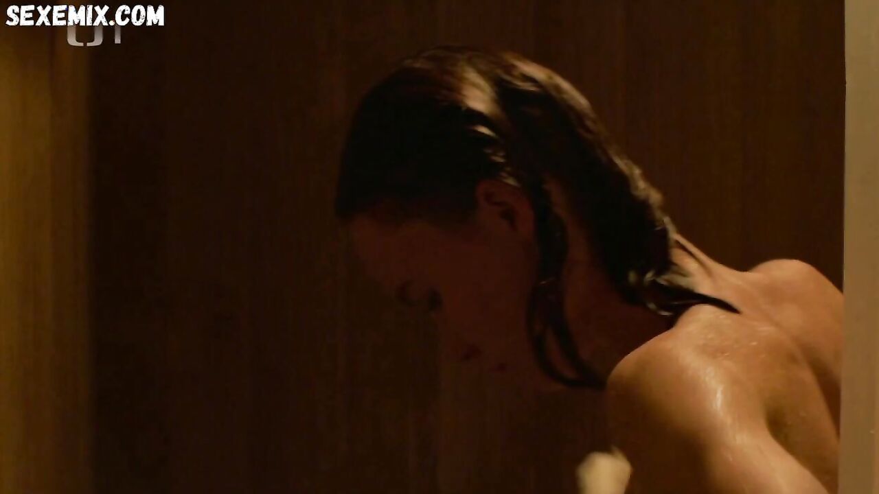 Pavlovova Maria in shower, scene in Redl s01e01 (2018)