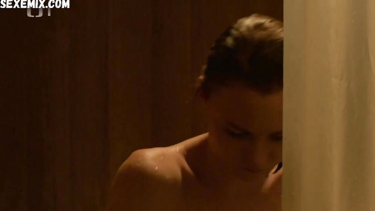 Pavlovova Maria in shower, scene in Redl s01e01 (2018)