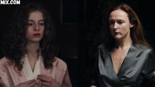 Tetta laterale di Deborah Kaufmann, scena in Dark s01e03 (2017)