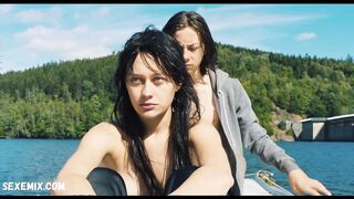 Mercedes Mueller, seins de Xenia Assenza, scène dans Tschick (2016)