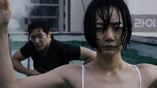 Doona Bae nue, scène érotique de Sense8 s02e03, scène érotique de04 (2017)