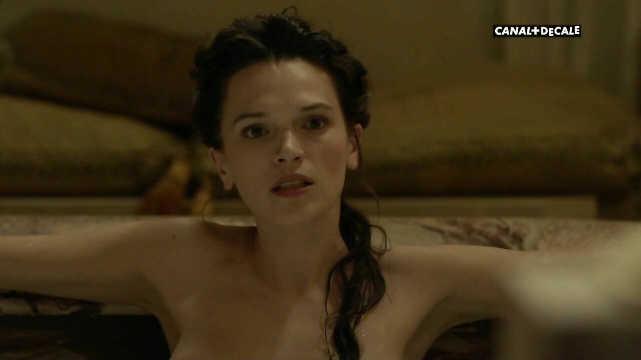 Anna Brewster nude, erotic scene from Versailles s02e07 (2017)