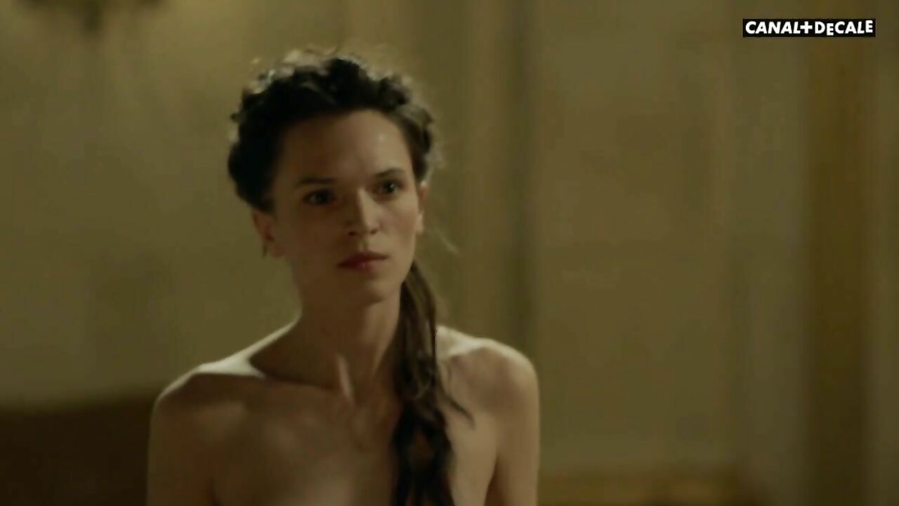 Anna Brewster nude, erotic scene from Versailles s02e07 (2017)