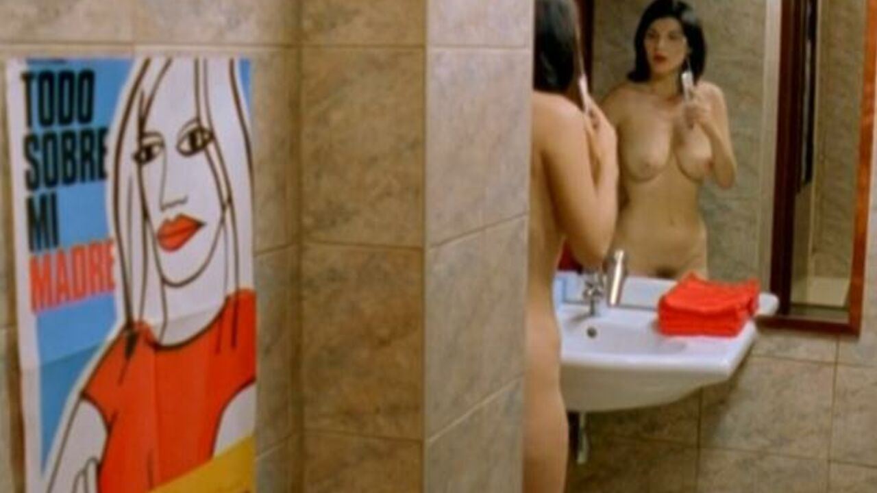 Ludmila Ruoso nude, Chloу Berthier nude, erotic scene from Nue comme un verre (2003)