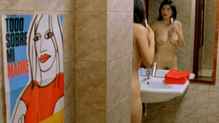 Ludmila Ruoso desnuda, Chloу Berthier desnuda, escena erótica de Nue comme un verre (2003)