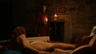 Sarah Felberbaum nackt, erotische Szene aus Medici Masters of Florence s01e05 (2016)