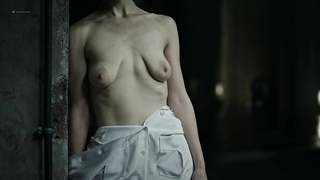 Annette Lober nuda, scena erotica di A Cure for Wellness (2016)