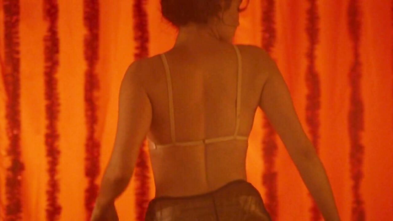 Julie Depardieu nackt, Marie Gillain nackt, erotische Szene aus Les femmes de l'ombre (2008)