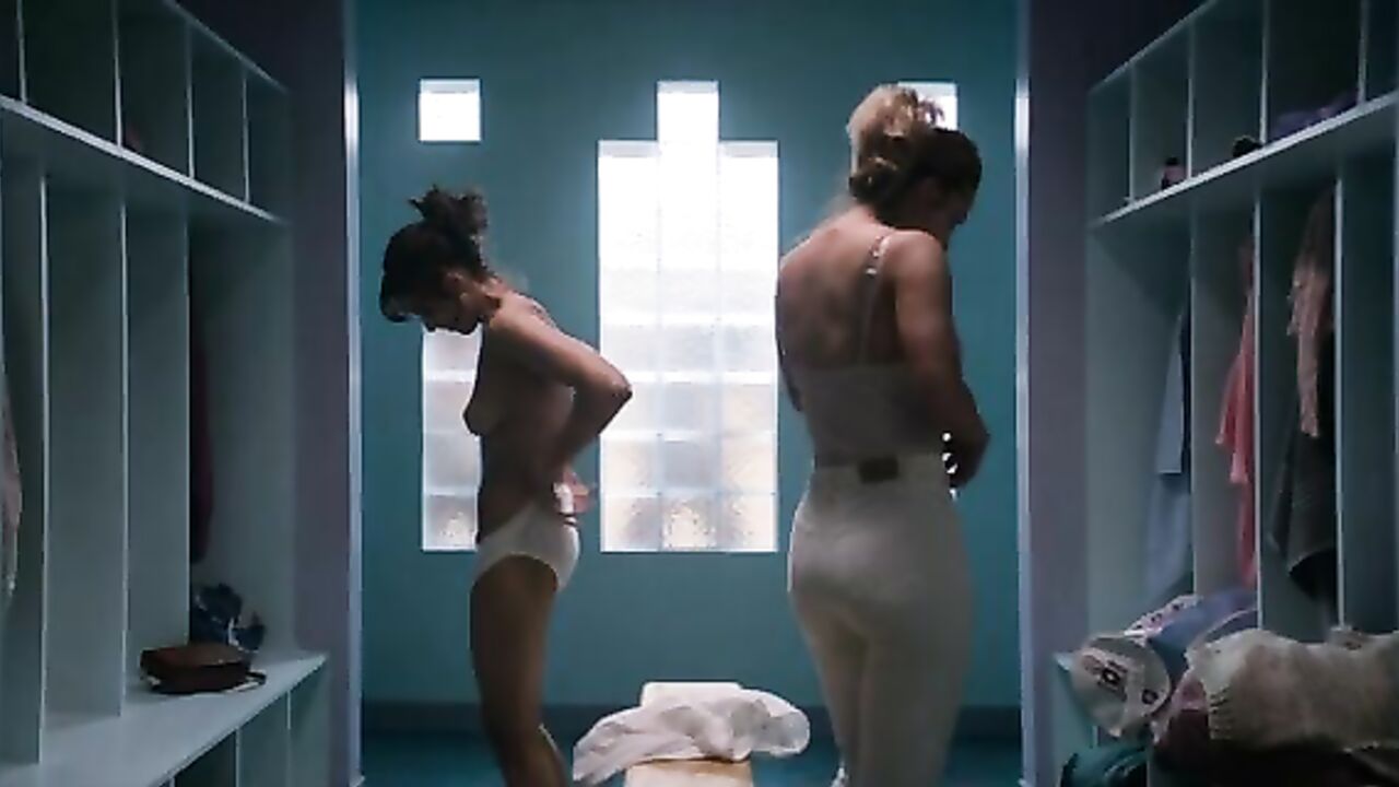 Alison Brie nude, Sex scene from GLOW s01e01 (2017)