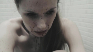 Anna Dawson nue, scène érotique de The Creature Below (2016)