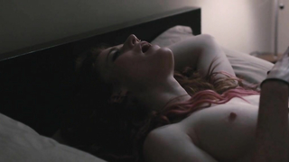 Rose Leslie nuda, scena di sesso da Sticky Notes (2016)