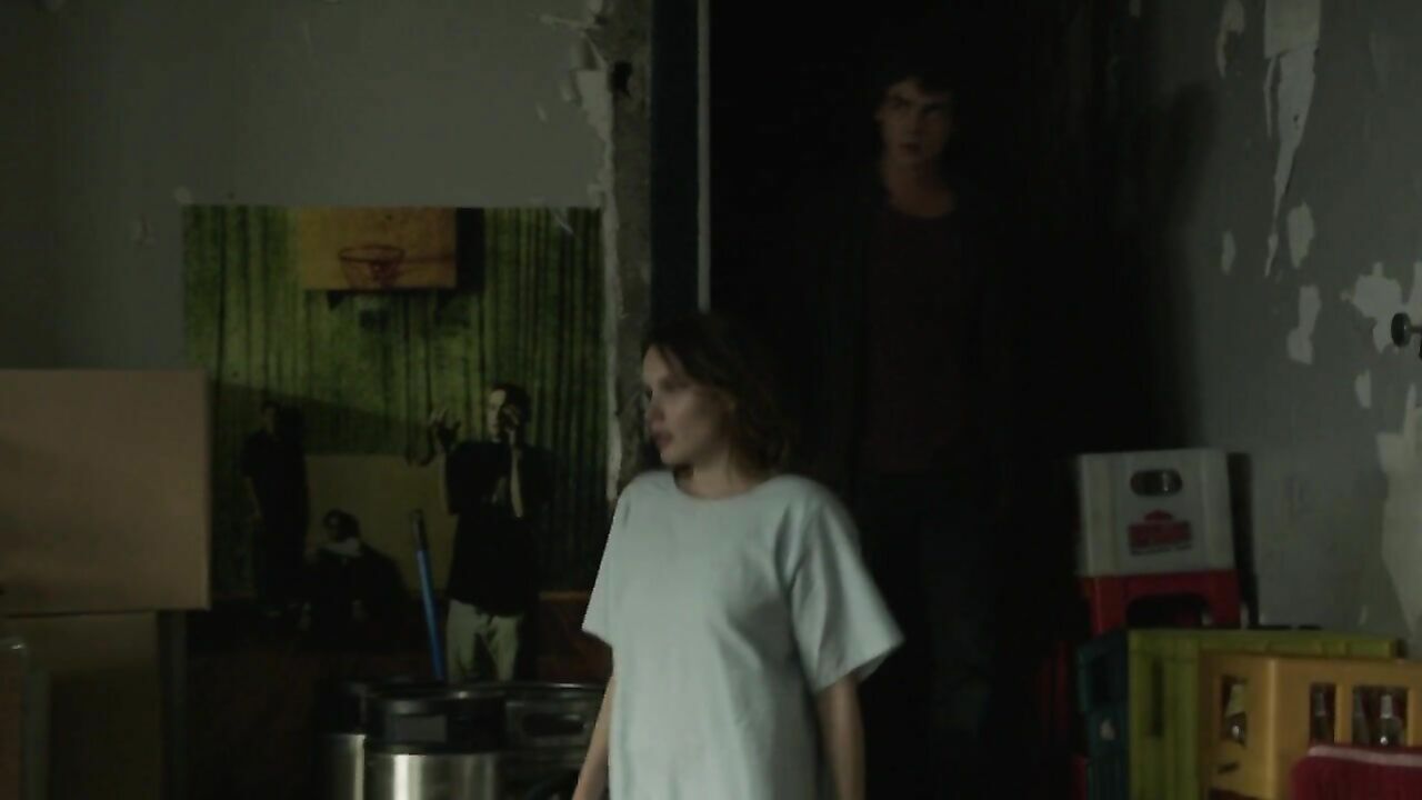 Ana Girardot nackt, Sexszene aus Les Revenants s01e06,s02e01 (2012,2015)