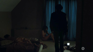 Ana Girardot desnuda, escena de sexo de Les Revenants s01e06,s02e01 (2012,2015)