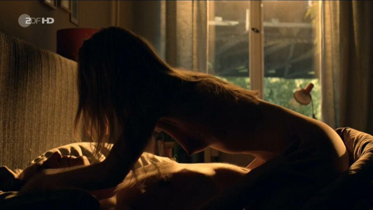 Lisa Maria Potthoff nude, Sex scene from Der letzte Kronzeuge (2014)