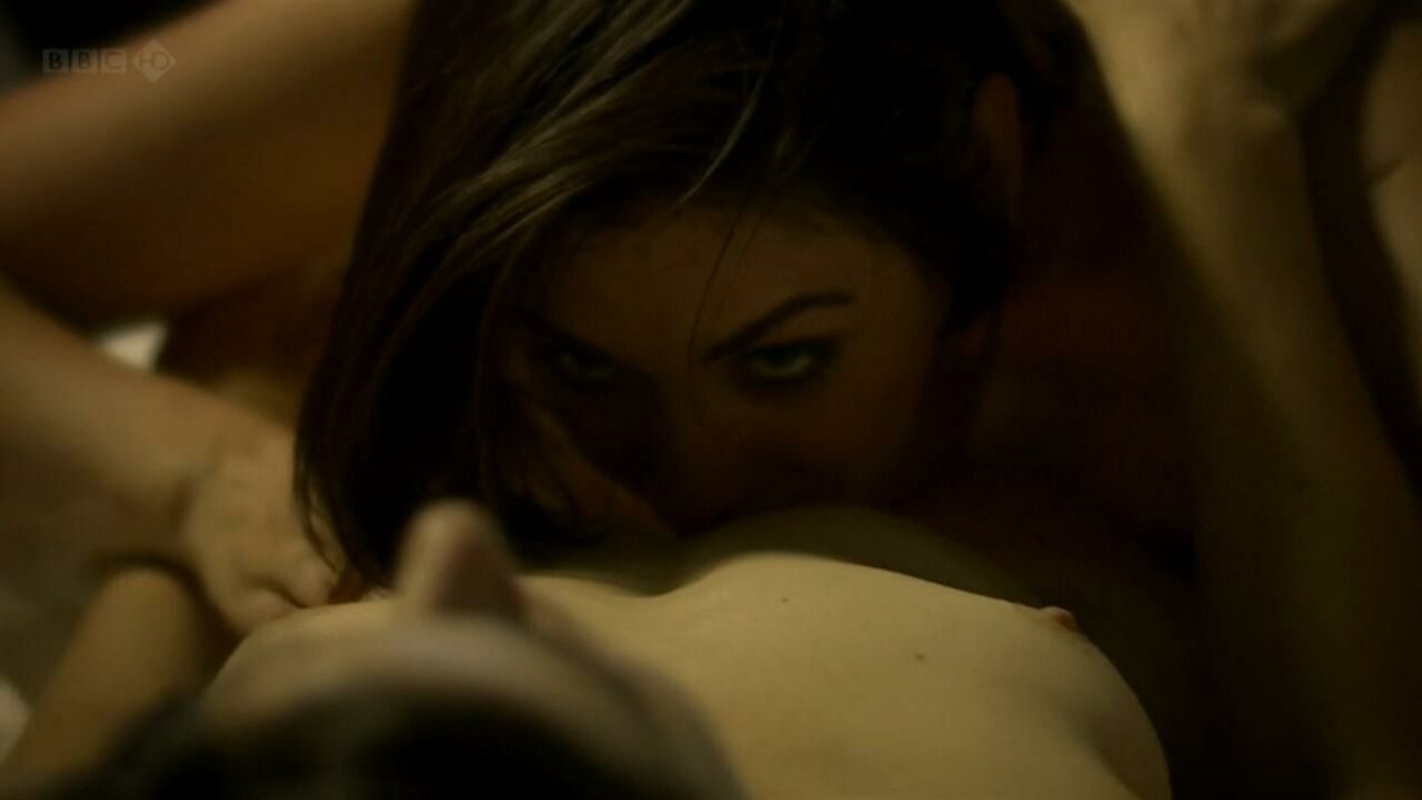 Natasha O'Keeffe nackt, Neve McIntosh nackt, Sexszene aus Lip Service s02e06 (2012)