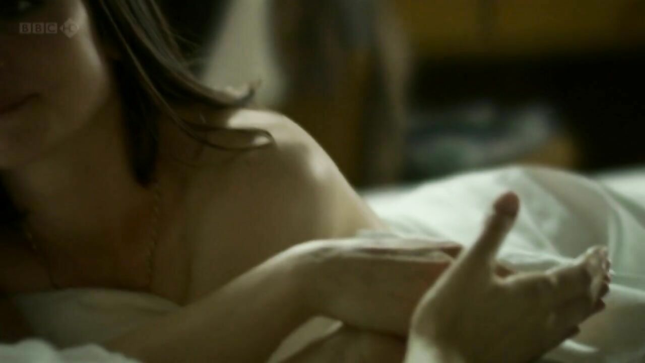 Natasha O'Keeffe nackt, Neve McIntosh nackt, Sexszene aus Lip Service s02e06 (2012)