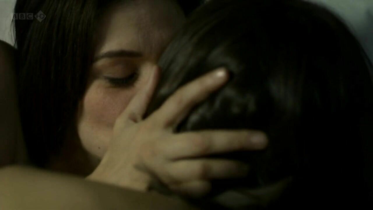 Natasha O'Keeffe nackt, Neve McIntosh nackt, Sexszene aus Lip Service s02e06 (2012)