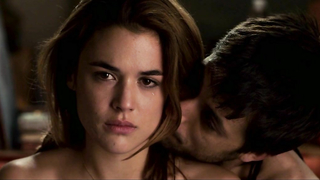 Adriana Ugarte nude, Sex scene from Lo contrario al amor (2011)