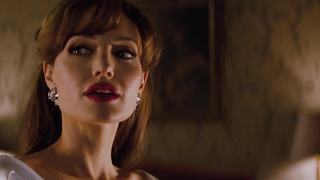 Angelina Jolie sexy, cena de sexo de The Tourist (2010)