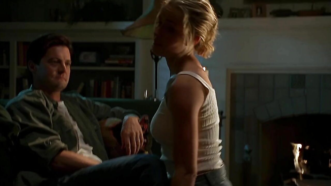 Elisabeth Shue sexy, erotic scene from The Trigger Effect (1996)