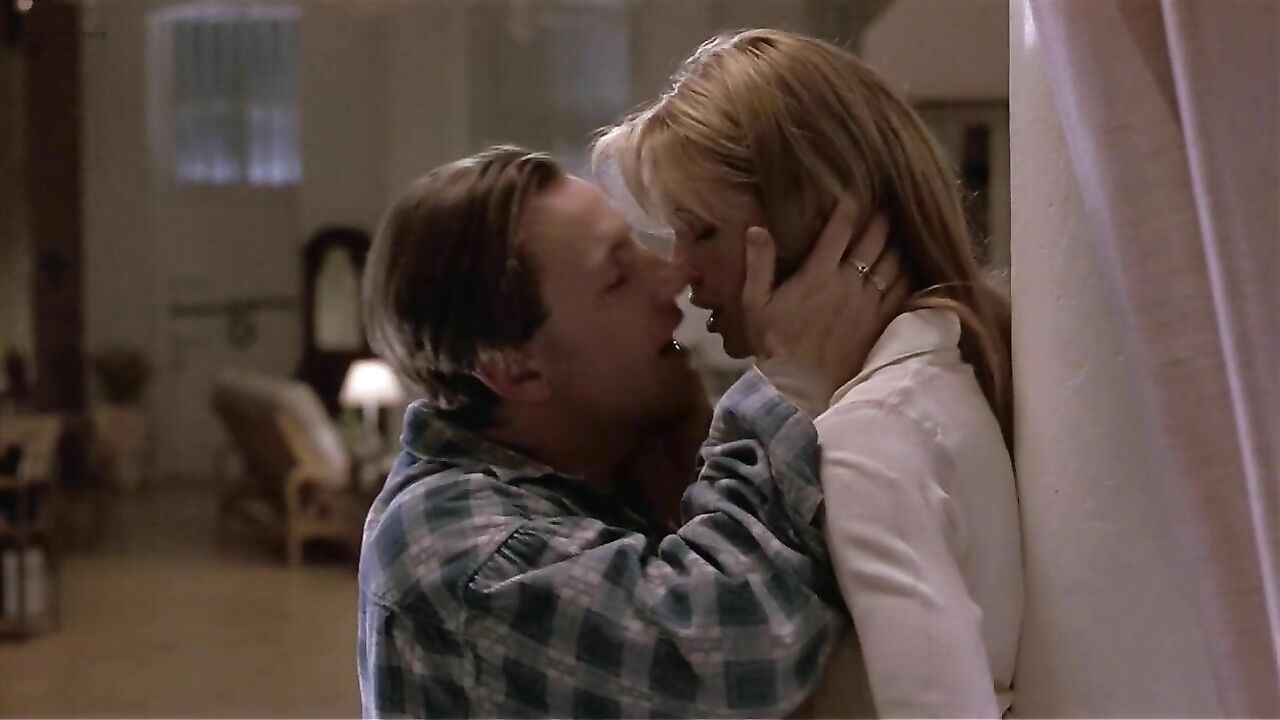 Elle Macpherson sexy, erotic scene from If Lucy Fell (1996)