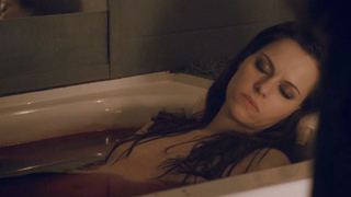 Emily Hampshire nackt, erotische Szene aus Die (2010)