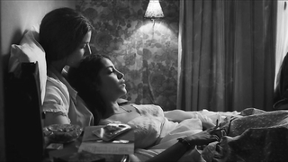 Esther Garrel nuda, Leila Bekhti sexy, scena erotica da L'astragale (2015)