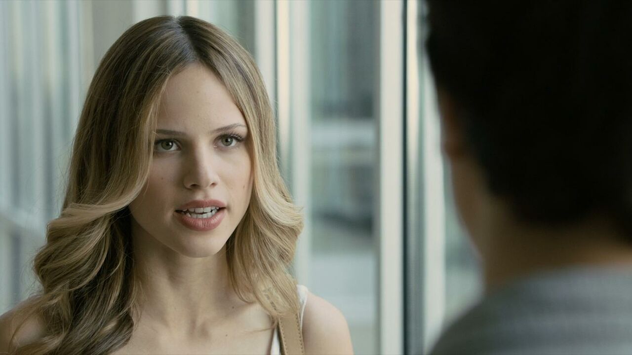 Halston Sage sexy - Paper Towns (2015)