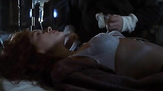 Nude celebs -: Julia Roberts sexy - Flatliners (1990)