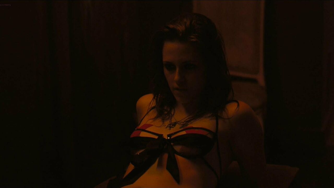 Nude celebs -: Kristen Stewart sexy - Welcome to the Rileys (2010)