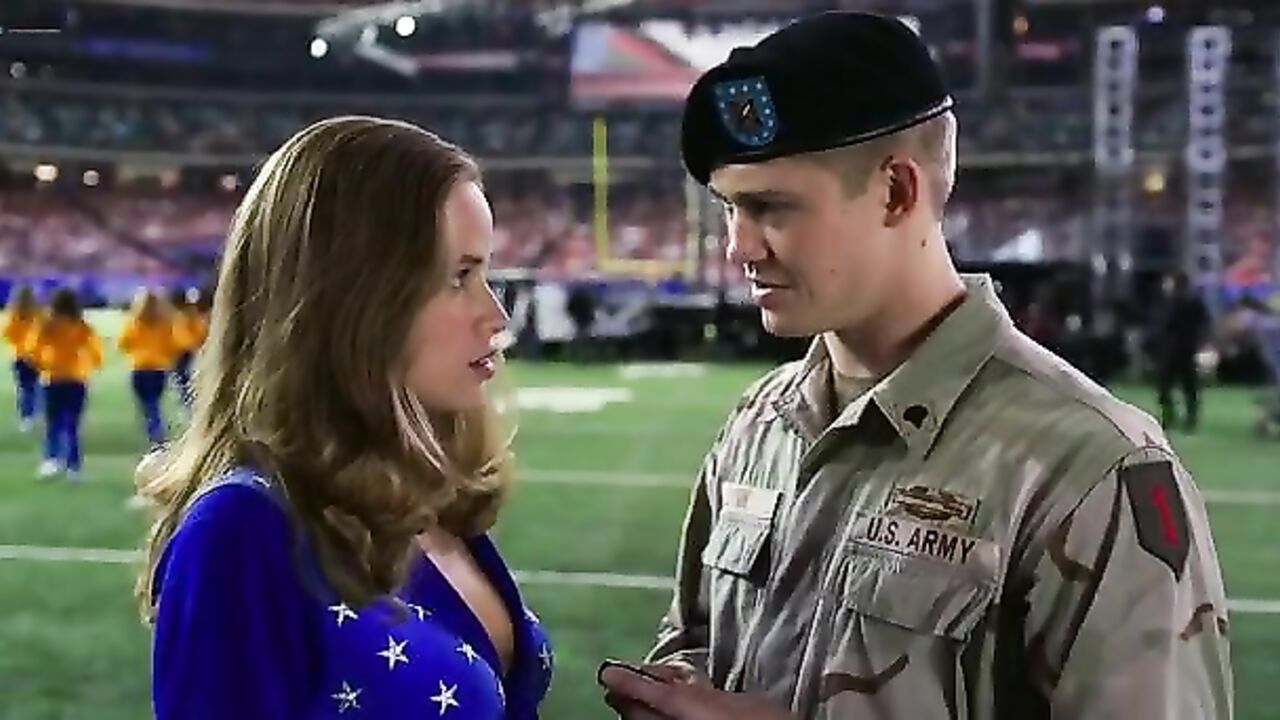 Nackte Promis » Makenzie Leigh sexy – Der verrückte Halbzeitspaziergang von Billy Lynn (2016)