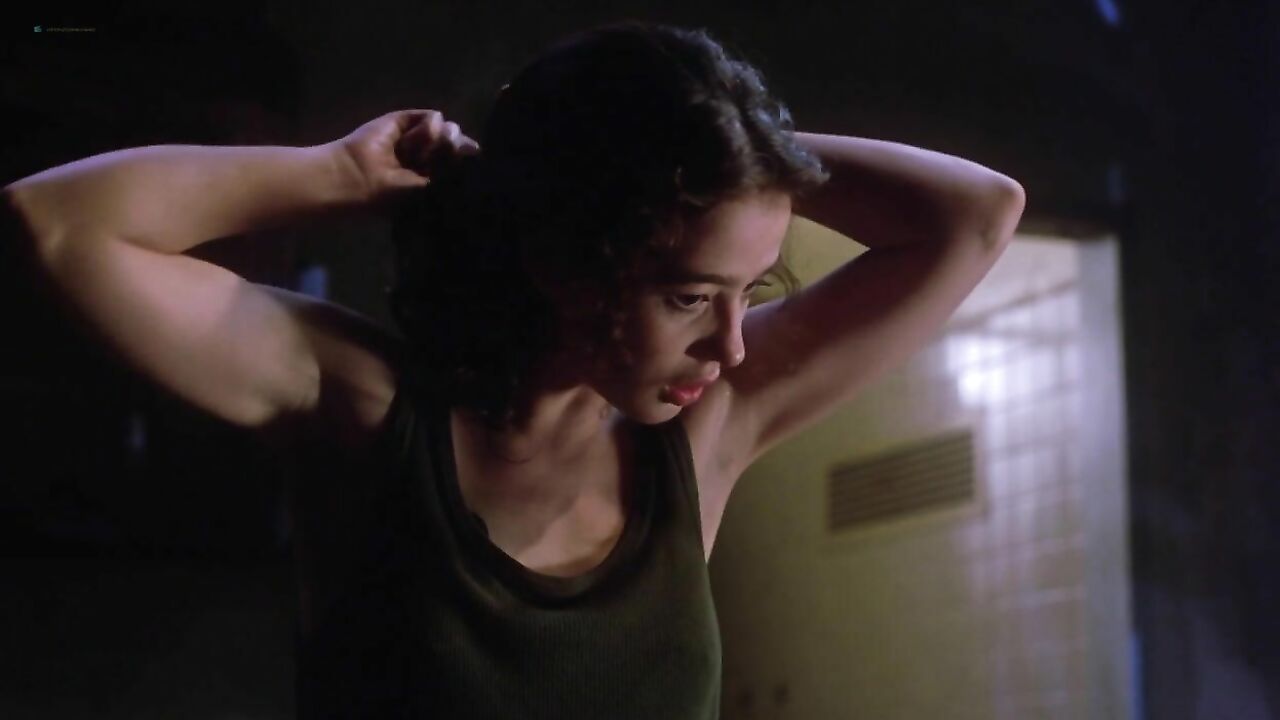 Moira Kelly nude -  sex scene from Daybreak (1993)